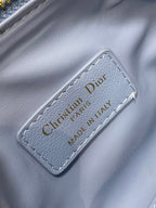 GROOVE MINI 17 TASCHE IN HELLBLAUEM LAMMLEDER