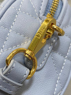 GROOVE MINI 17 TASCHE IN HELLBLAUEM LAMMLEDER