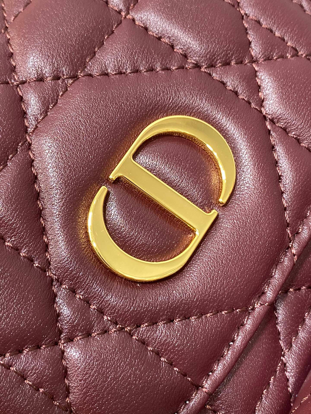 KLEINER 20-CARO-RUCKSACK IN PFLAUMENLILA MAKROCANNAGE-LAMMLEDER