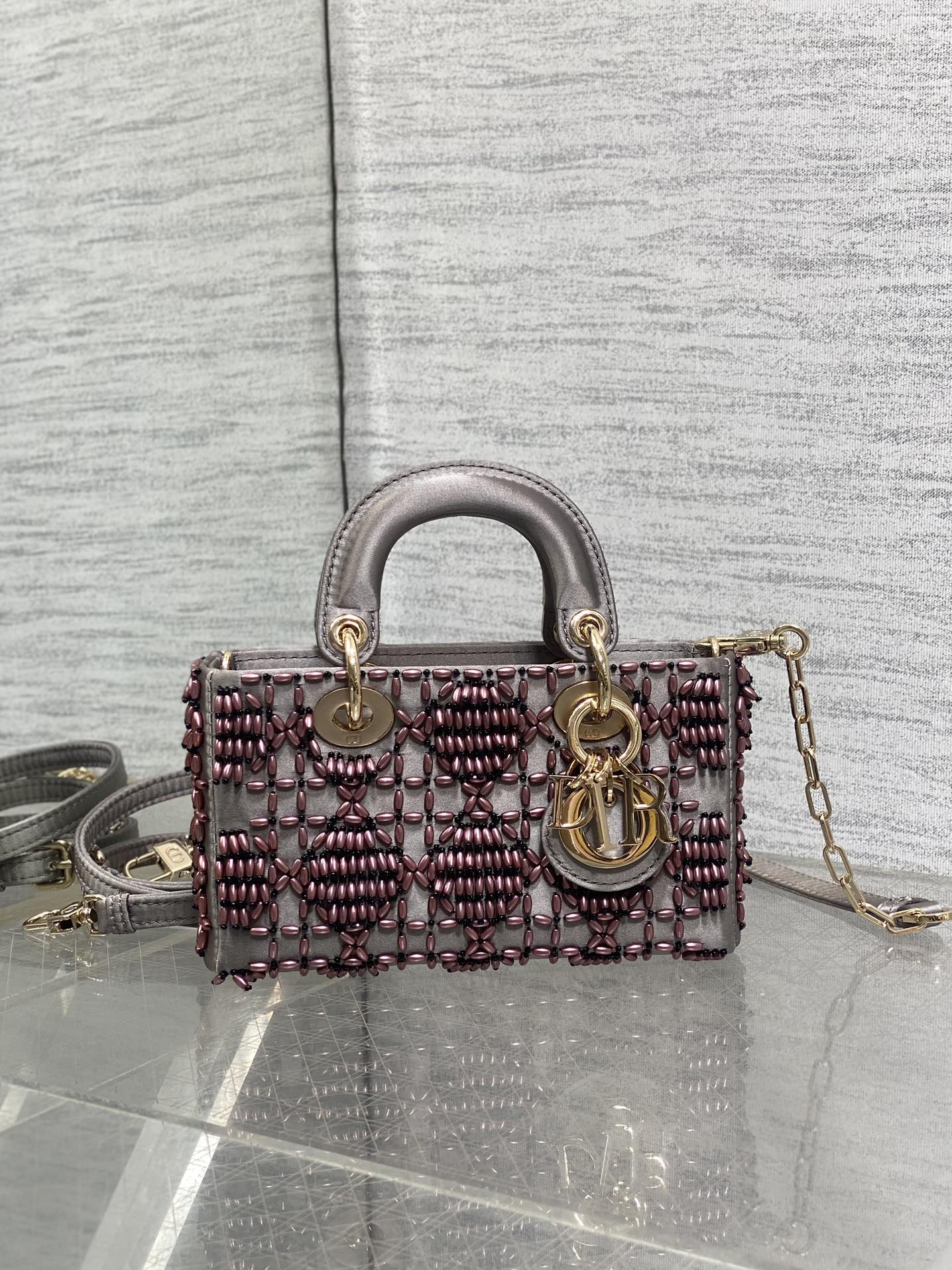 MINI LADY BAG 16 IN WENGE BRAUN SATIN UND KALBSLEDER MIT PERLENVERKLEIDUNG