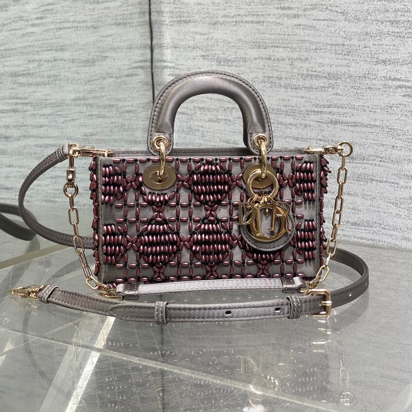 MINI LADY BAG 16 IN WENGE BRAUN SATIN UND KALBSLEDER MIT PERLENVERKLEIDUNG