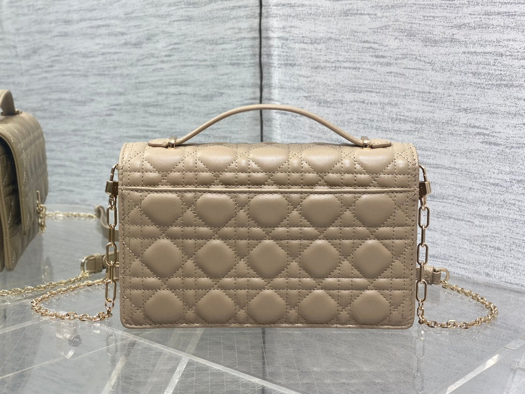 MINI-TASCHE 24 IN CAMEL BEIGE LATENT CANNAGE KALBSLEDER