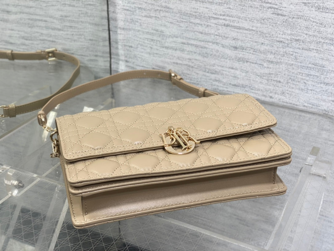 MINI-TASCHE 24 IN CAMEL BEIGE LATENT CANNAGE KALBSLEDER