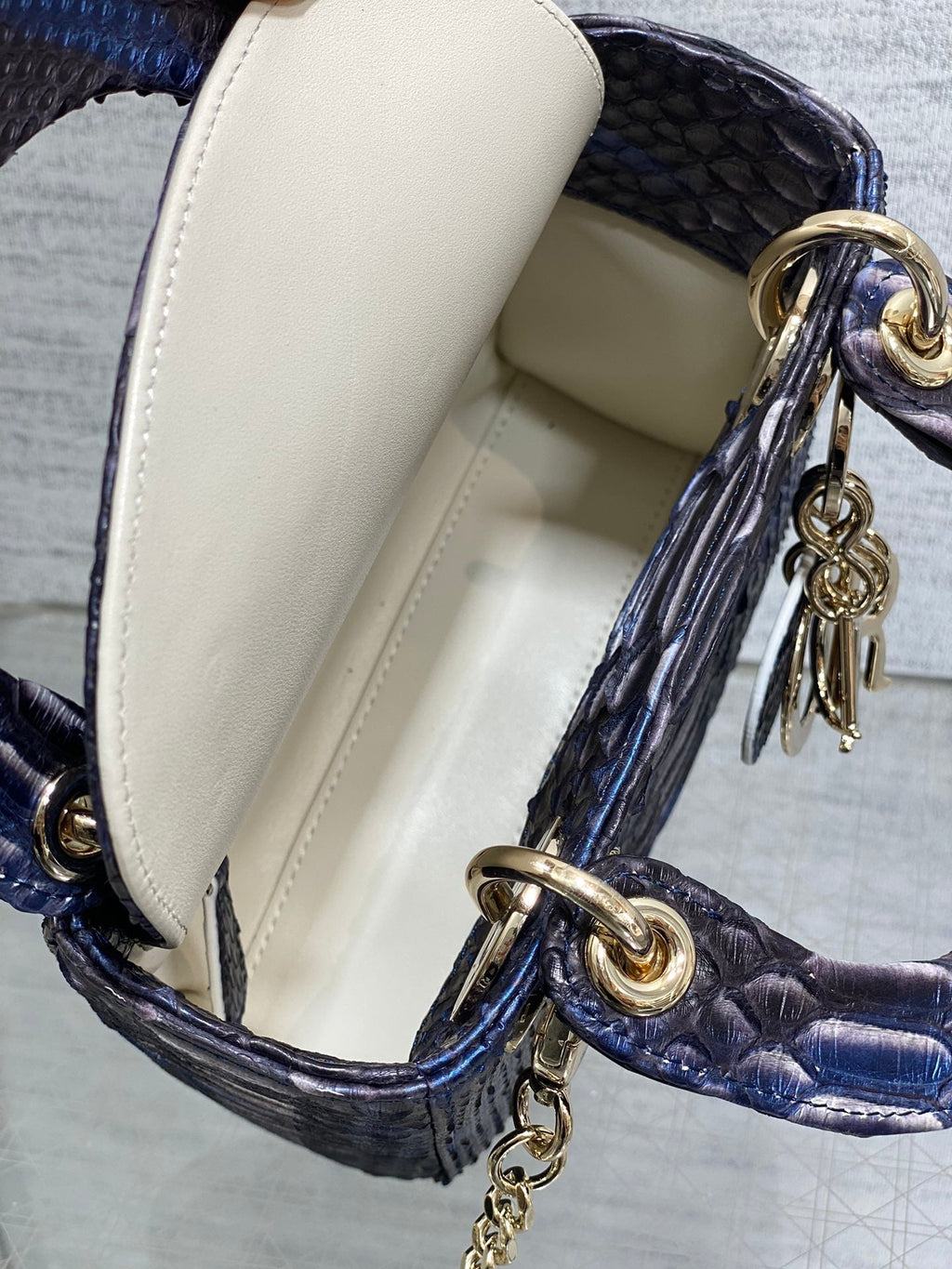 MINI 17 LADY BAG IN MARINEBLAU MIX SCHWARZES SCHLANGENHAUTMUSTER LAMMLEDER