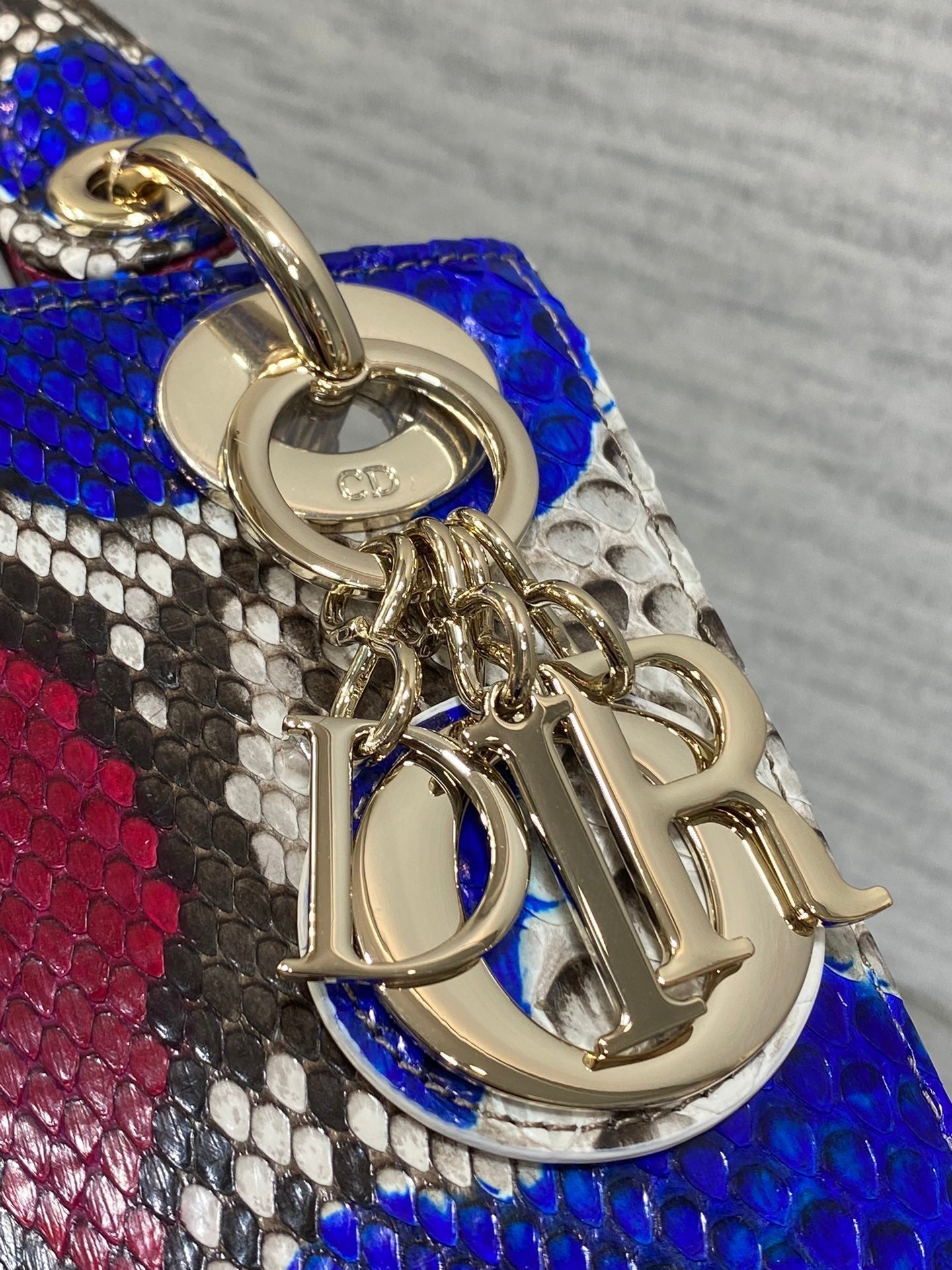 MINI 17 LADY BAG IN FARBENFROHEM SCHLANGENMUSTER LAMMLEDER 225981