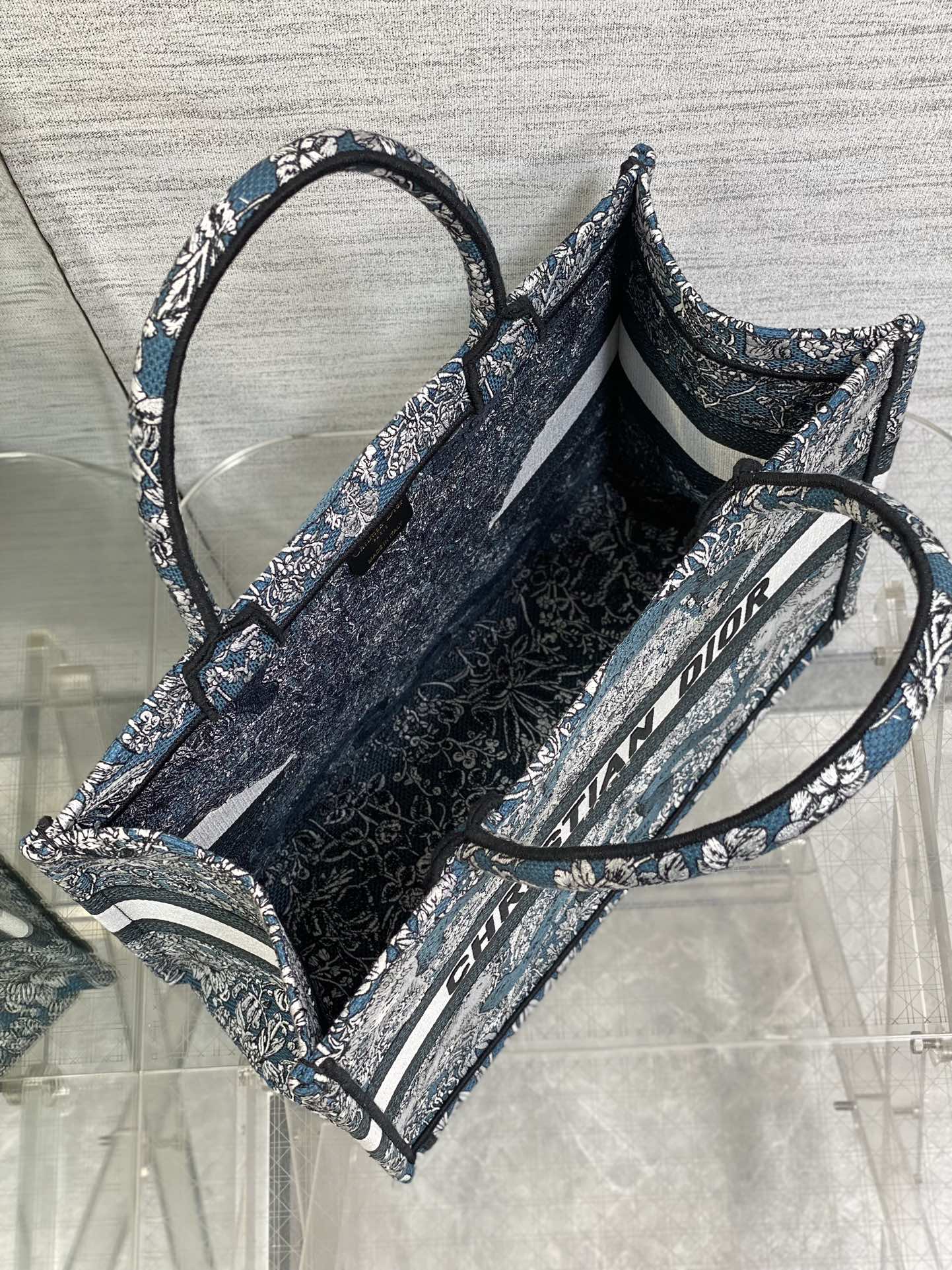 Mittlere 36-Buchtasche aus schwarzem Canvas 226297