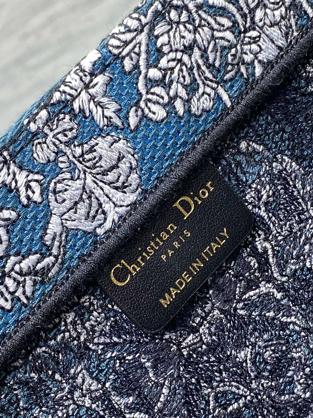 Mittlere 36-Buchtasche aus schwarzem Canvas 226297