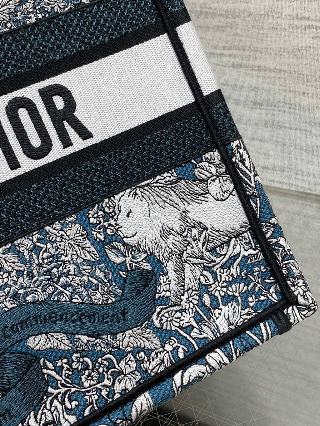 Mittlere 36-Buchtasche aus schwarzem Canvas 226297