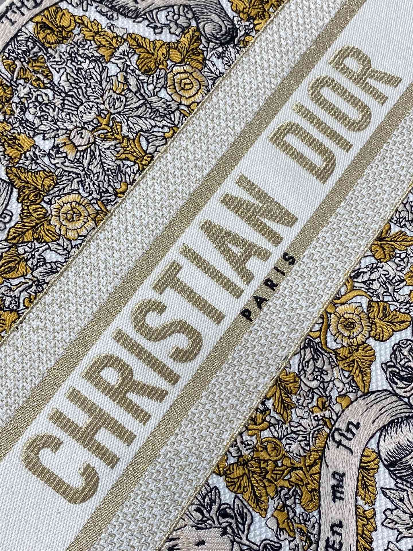 Mittlere 36-Buchtasche aus farbenfrohem Canvas 226304