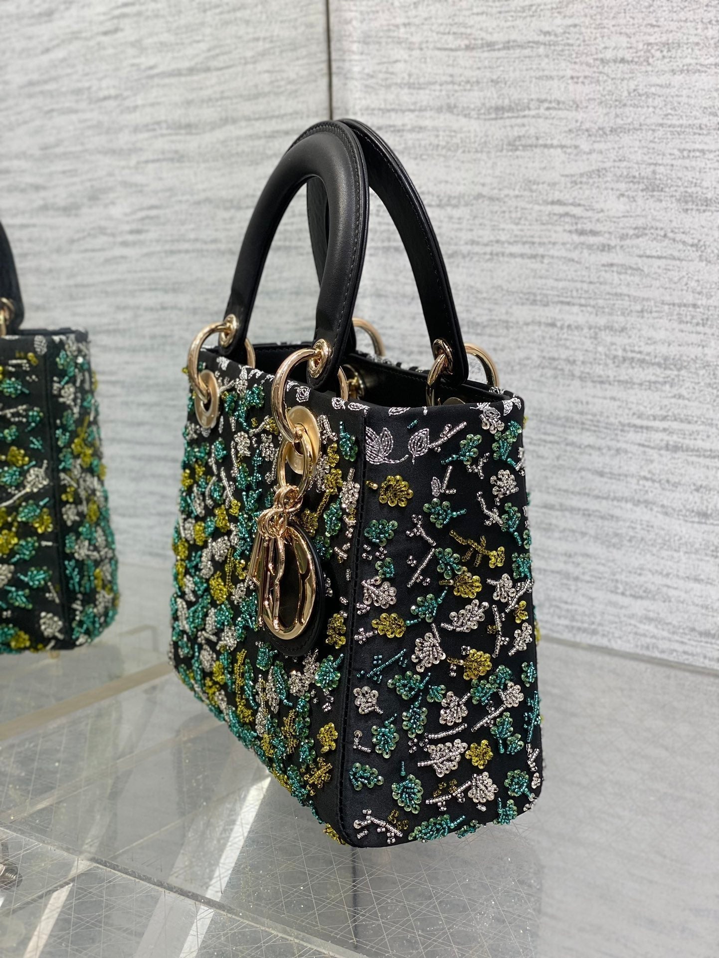 KLEINE 20-TÜTEN-TASCHE SCHWARZES LAMMLEDER MIT STERN-STICKEREI DAMEN 226114