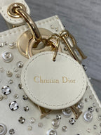 MINI 17 LADY BAG AUS WEISSEM SATIN MIT PERLENBEGESTICKUNG 226310