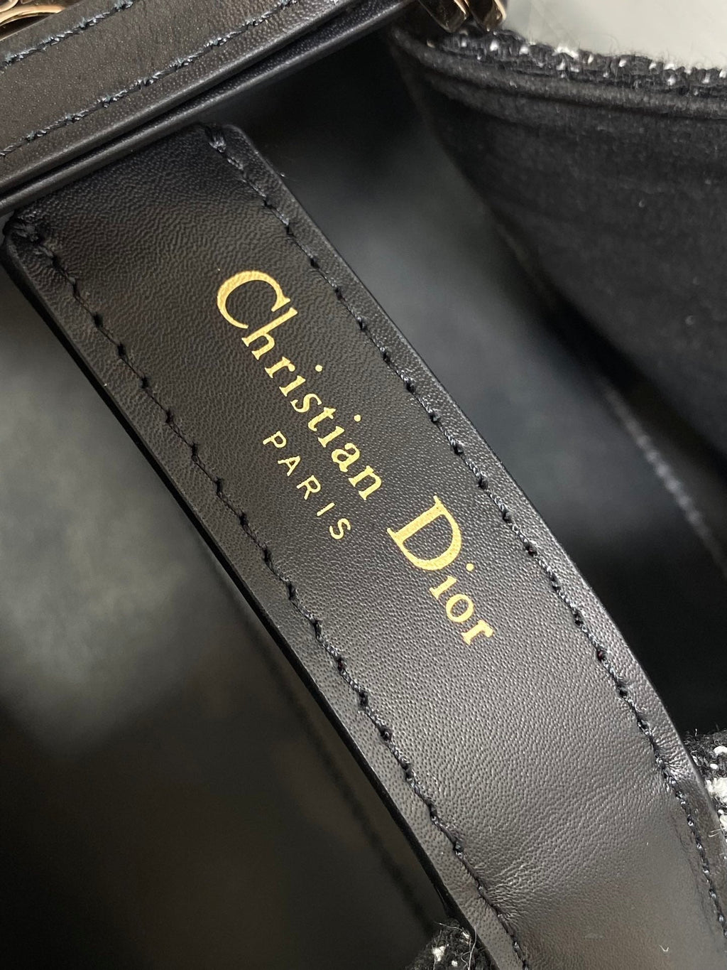 MINI 23 TOUJOURS TASCHE IN SCHWARZ-MIX WEISSEM CANNAGE-TWEED MIT GOLDENEN BESCHLÄGEN