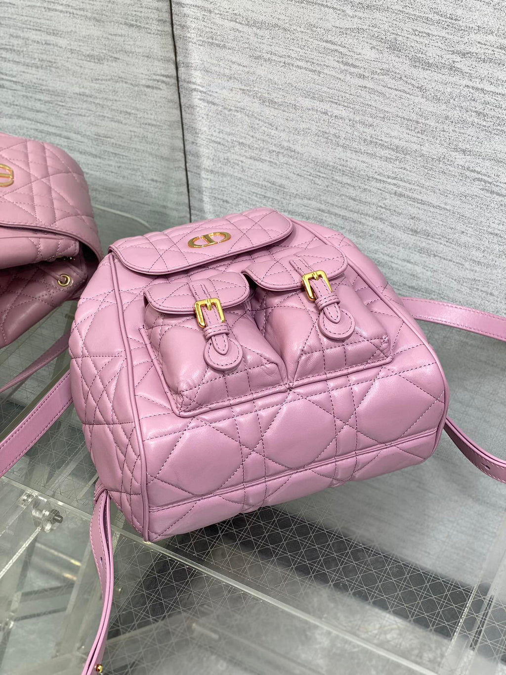 MITTELGROSSES 25 CARO RUCKSACK FLAMINGO PINK MAKROCANNAGE LAMMSCHILD