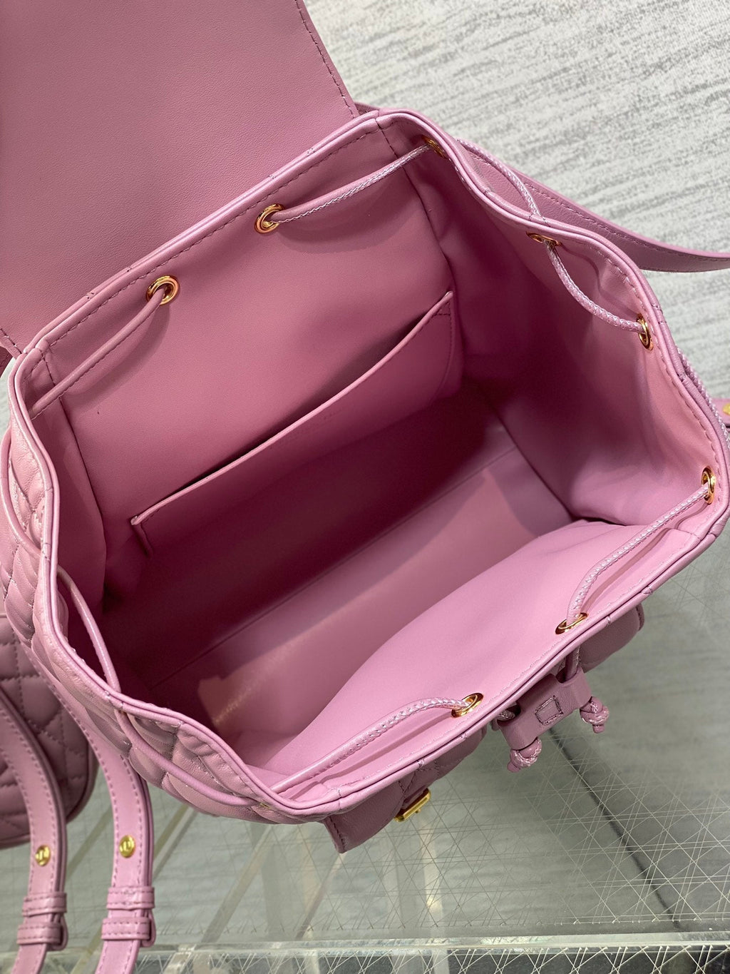 MITTELGROSSES 25 CARO RUCKSACK FLAMINGO PINK MAKROCANNAGE LAMMSCHILD