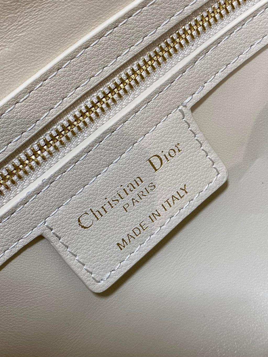 GROOVE 20 BAG IN WHITE CREAM MACROCANNAGE CALFSKIN WITH GOLD HARDWARE