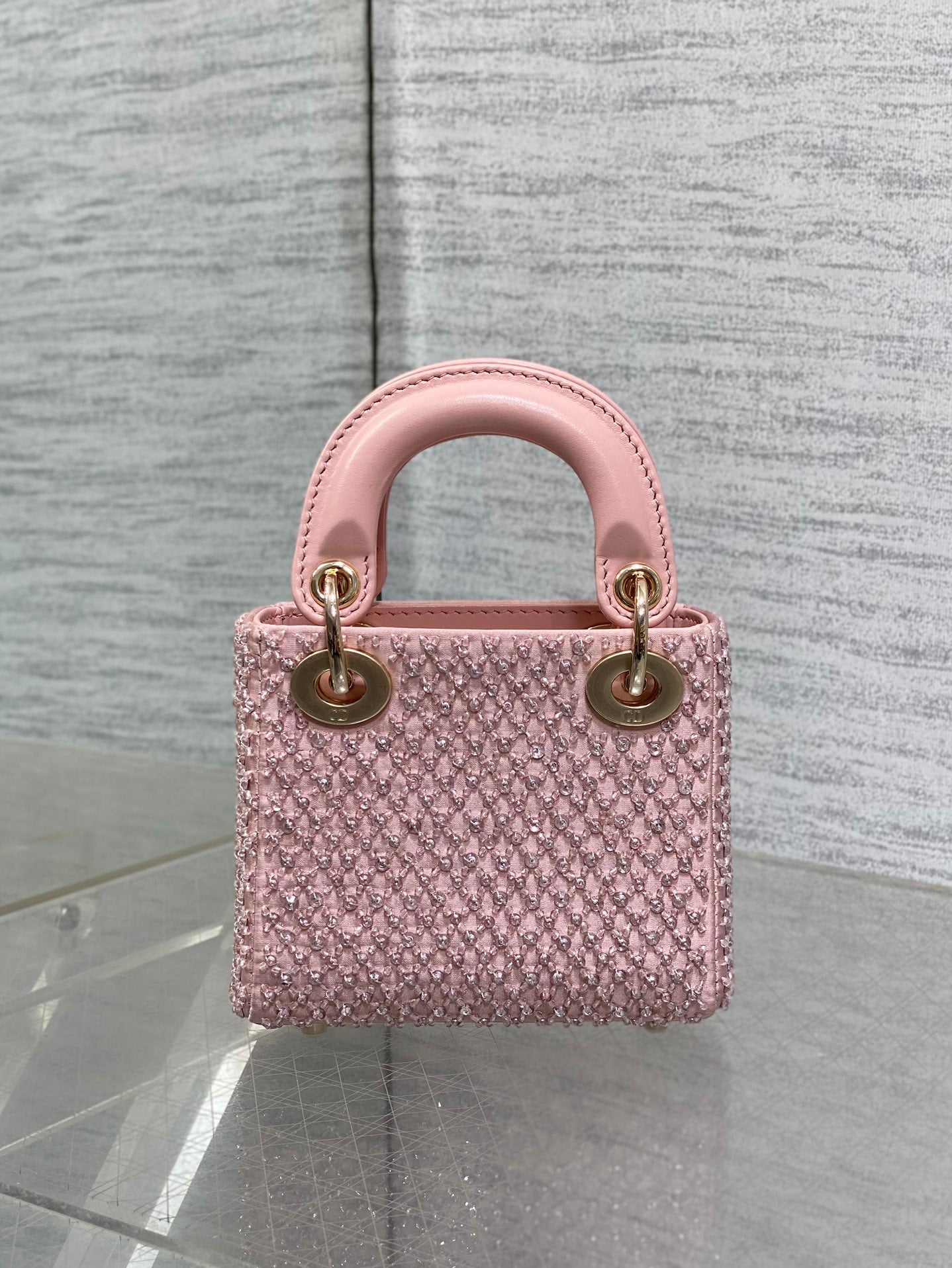 MICRO 12 LADY BAG IN BLUSH PINK SATIN MIT PERLENVERZIERUNG