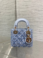 MICRO 12 LADY BAG IN CERULEAN BLUE SATIN MIT PERLENVERZIERUNG