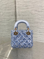 MICRO 12 LADY BAG IN CERULEAN BLUE SATIN MIT PERLENVERZIERUNG