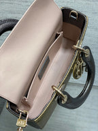 MITTLERE LADY-TASCHE 22 AUS GOLD-METALLISCHEM LAMMLEDER