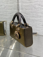 MITTLERE LADY-TASCHE 22 AUS GOLD-METALLISCHEM LAMMLEDER