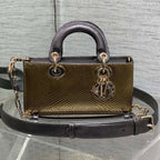 MITTLERE LADY-TASCHE 22 AUS GOLD-METALLISCHEM LAMMLEDER