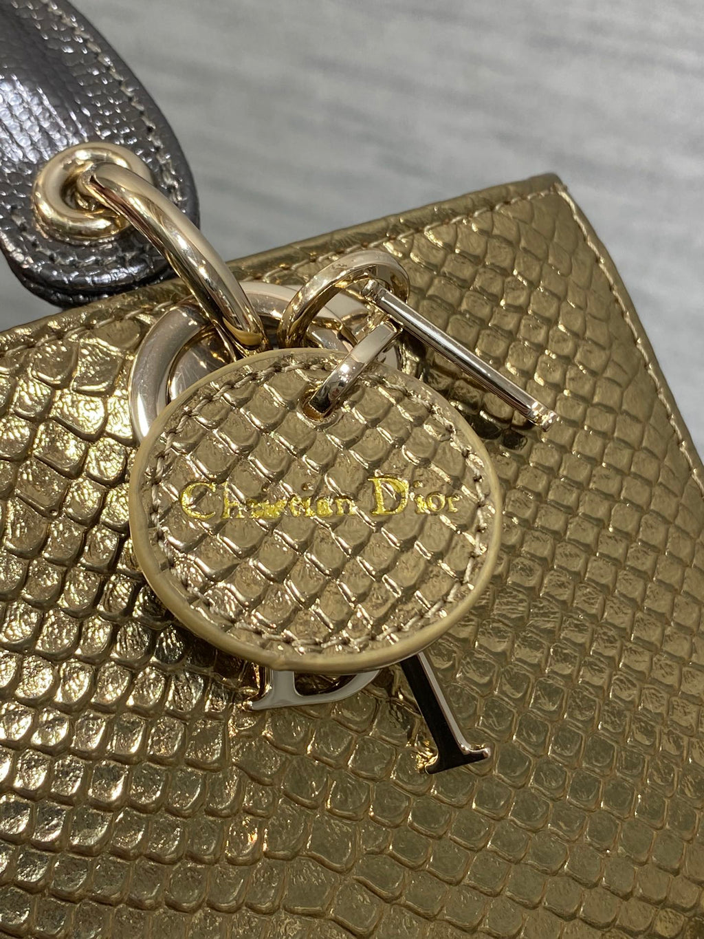 MEDIUM 16 LADY BAG IN GOLD METALLIC LAMBSKIN