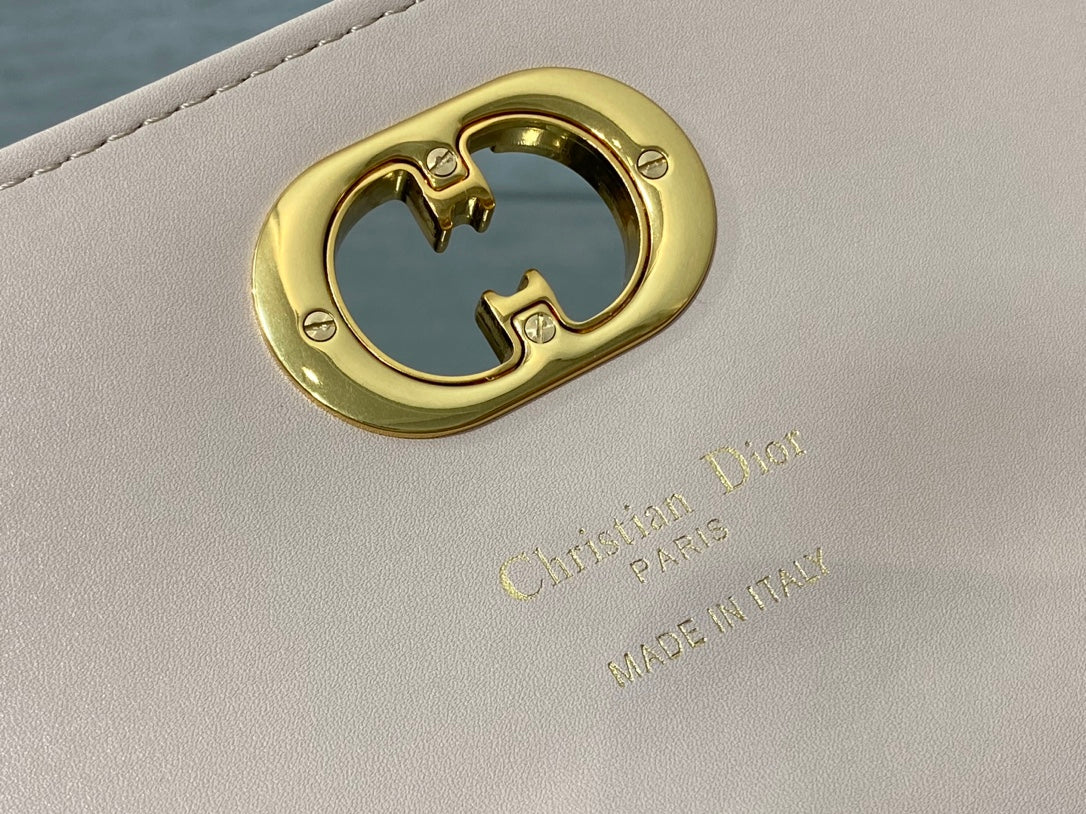 MISS CARO Henkeltasche 24 in Bisque Beige Macrocannage Lammleder