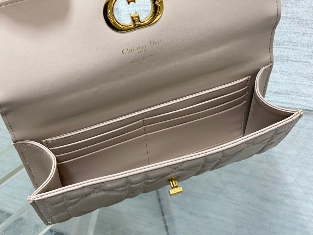 MISS CARO Henkeltasche 24 in Bisque Beige Macrocannage Lammleder