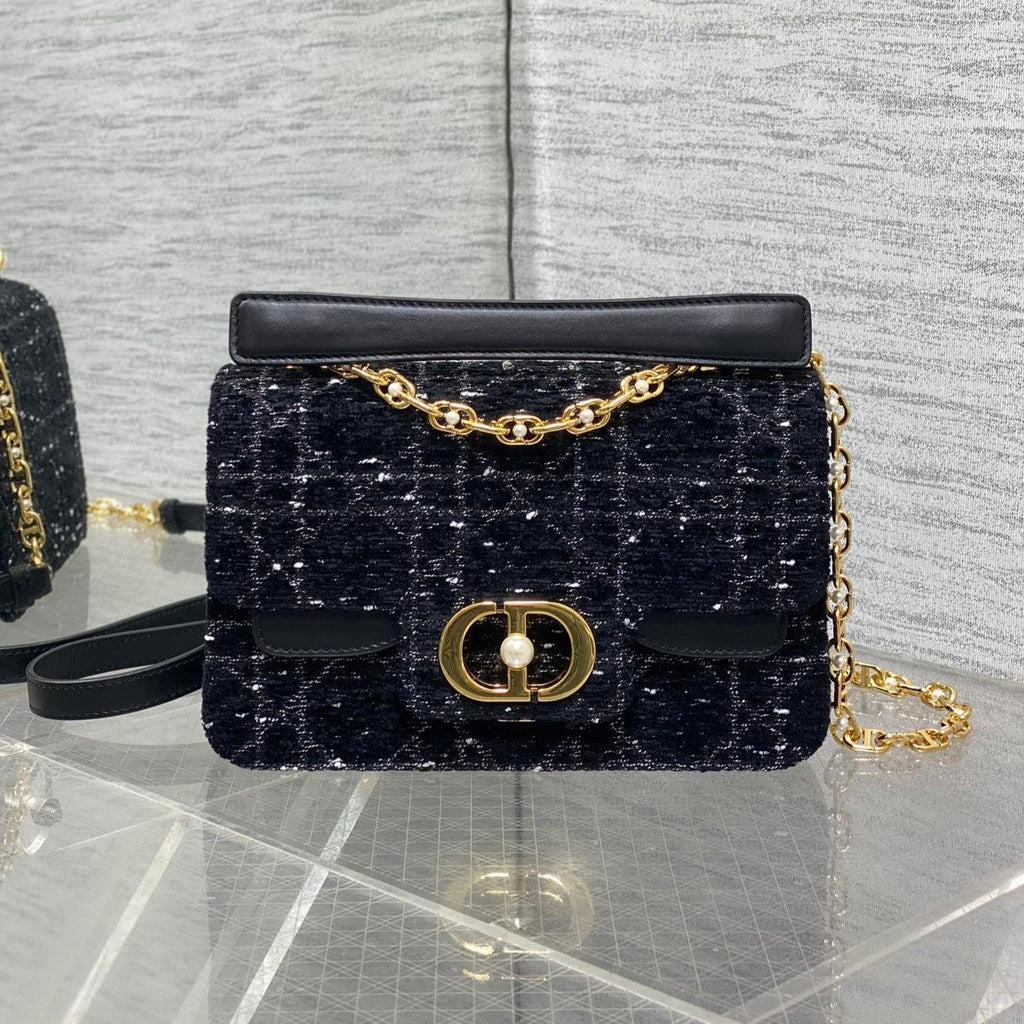 Kleine Jolie-Tragetasche (22 cm) mit Henkel in Schwarz-Weiß-Cannage-Tweed