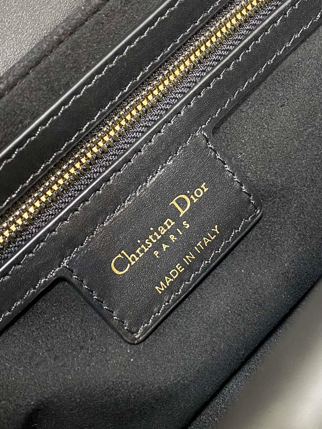 Kleine Jolie-Tragetasche (22 cm) mit Henkel in Schwarz-Weiß-Cannage-Tweed