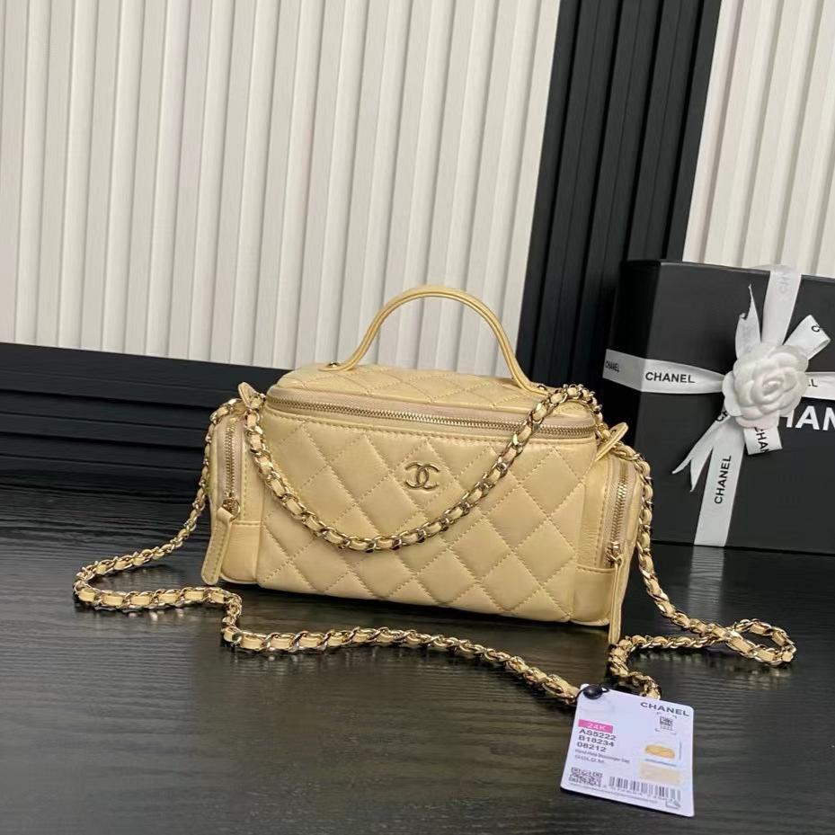 MITTLERE KAMERATASCHE 23 IN BEIGE GELB LAMMLEDER GOLDENE BESCHLÄGE 