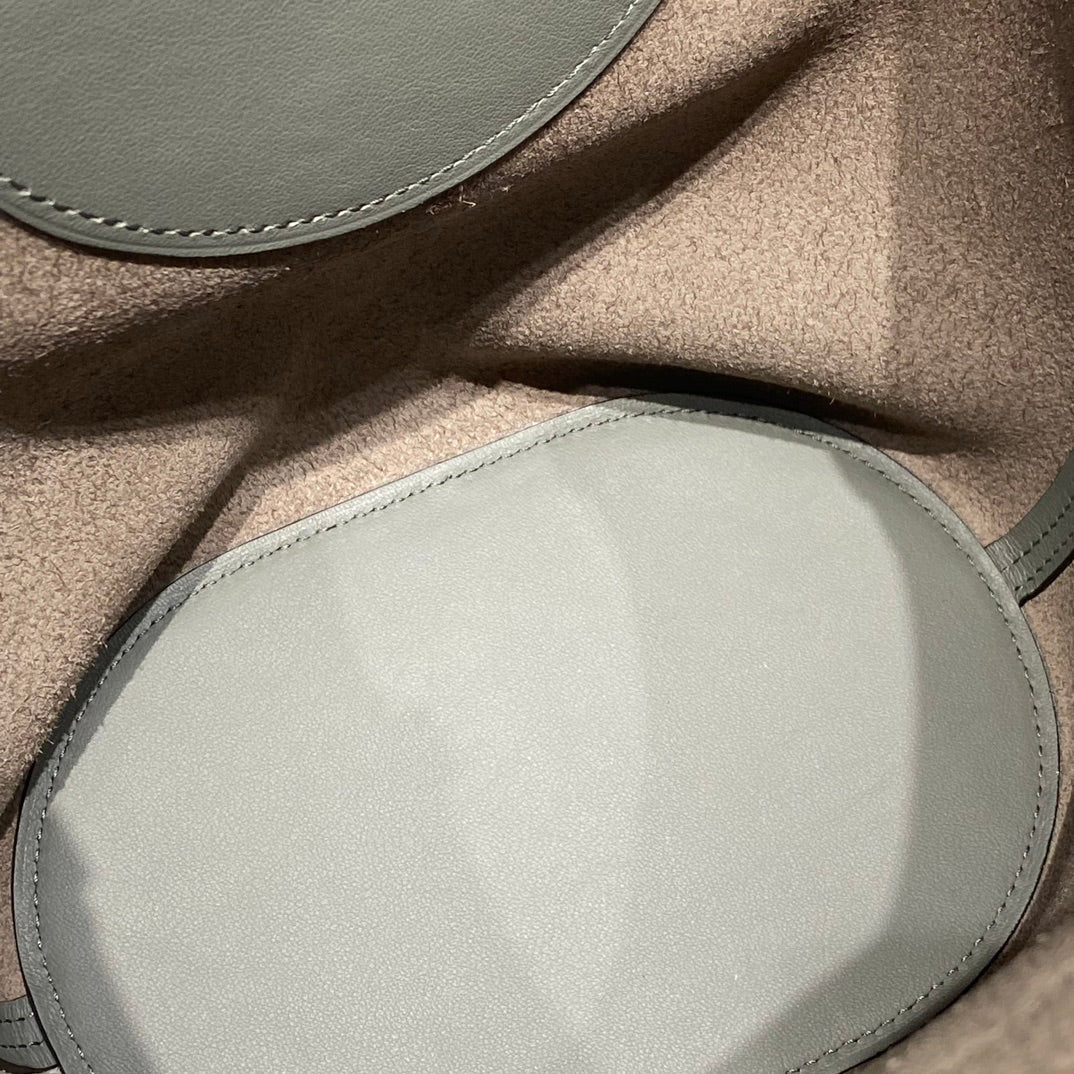 HERMES 25S IN THE LOOP 18 IN ETOUPE CALFSKIN GOLD HARDWARE