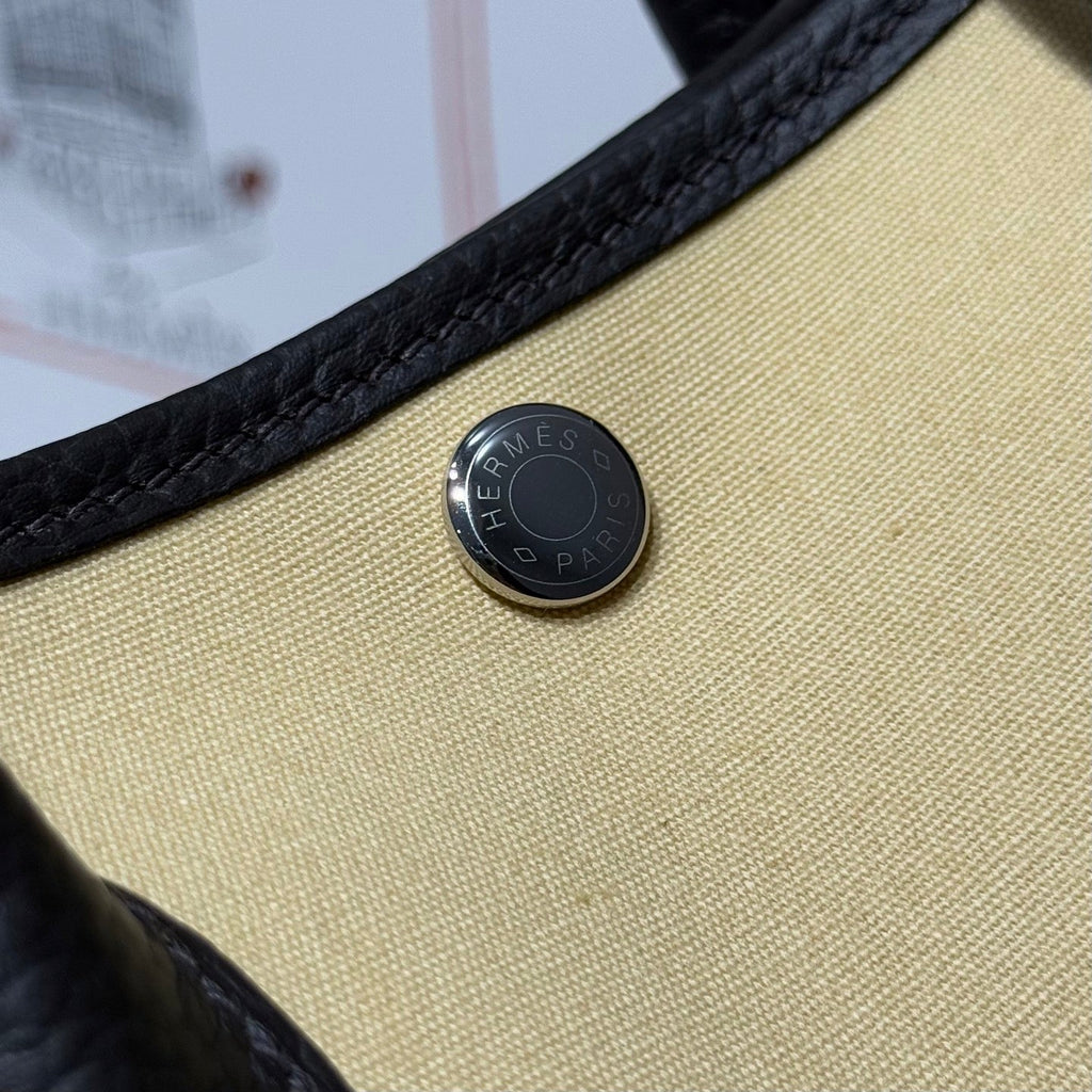 GARDEN PARTY 30CM IN DARK BEIGE TOILETS COTTON CANVAS AND BLACK CALFSKIN