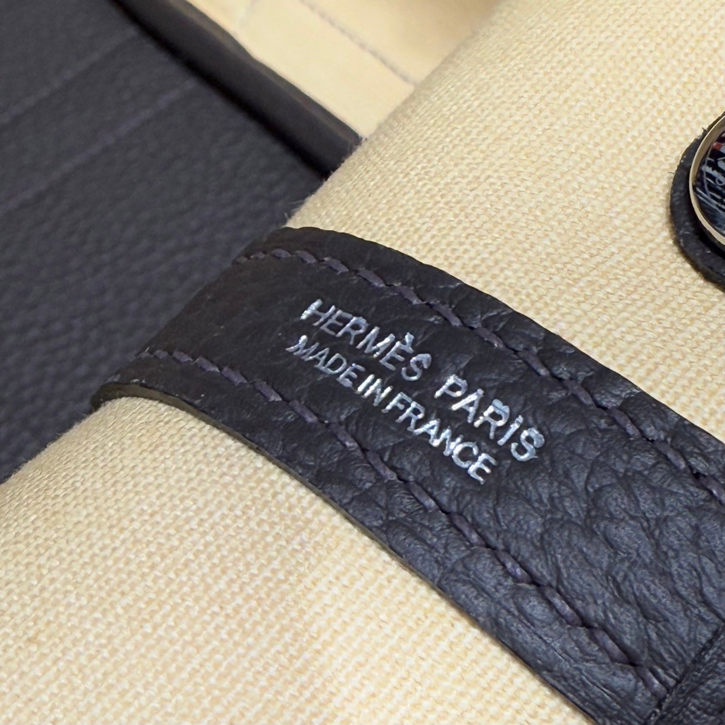 GARDEN PARTY 30CM IN DARK BEIGE TOILETS COTTON CANVAS AND BLACK CALFSKIN