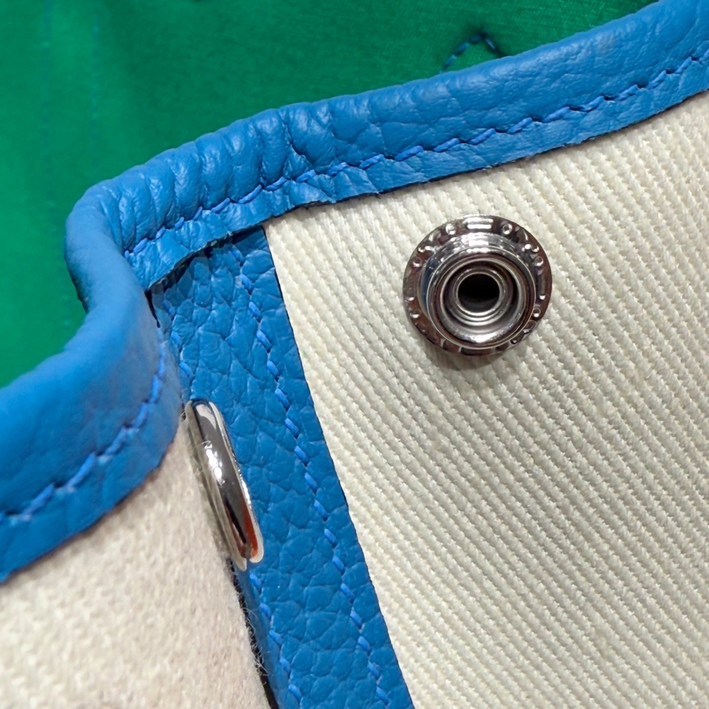 GARDEN PARTY 30CM IN WHITE TOILETS COTTON CANVAS AND BLUE CALFSKIN GREEN ON SIDE OTHER