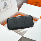 Gartenparty 30 cm in Weiß, Toiletten, Baumwoll-Canvas und schwarzes Kalbsleder