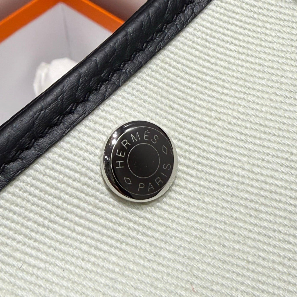 GARDEN PARTY 30CM IN WHITE TOILETS COTTON CANVAS AND BLACK CALFSKIN SKY BLUE CANVAS ON SIDE OTHER