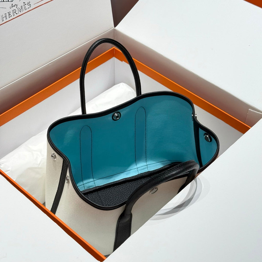 GARDEN PARTY 30CM IN WHITE TOILETS COTTON CANVAS AND BLACK CALFSKIN SKY BLUE CANVAS ON SIDE OTHER