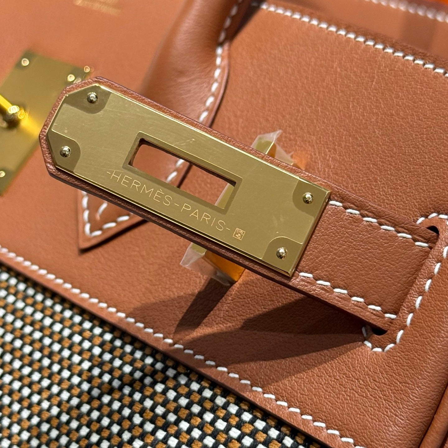 QUADRILLE BIRKIN 30CM IN GOLD SWIFT KALBSLEDER UND SCHWARZ/WEISS/BRAUNEM TOILE-CANVAS