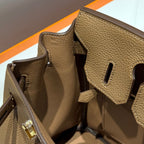 25S HERMES BIRKIN 30 IN DUNKELBRAUNEM KALBSLEDER GOLDENE BESCHLÄGE