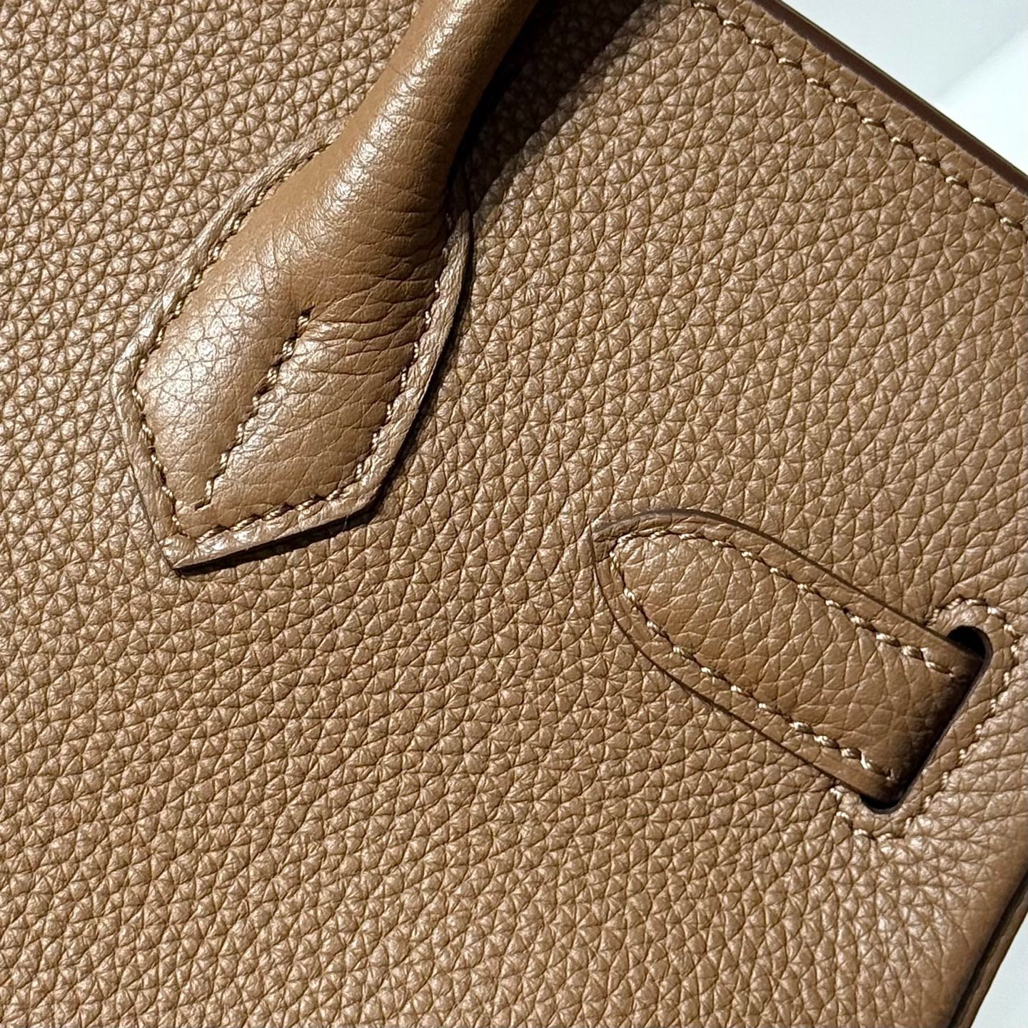 25S HERMES BIRKIN 30 IN DUNKELBRAUNEM KALBSLEDER GOLDENE BESCHLÄGE