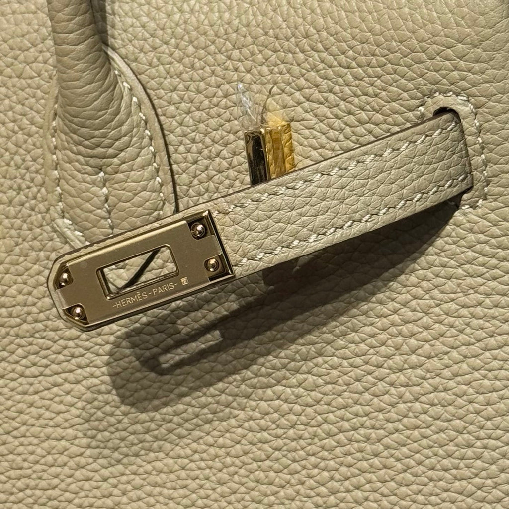 HERMES 25S MEDIUM BIRKIN 25 IN DUNKELKHAKI-KALBLEDER GOLDENE BESCHLÄGE