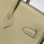 HERMES 25S MEDIUM BIRKIN 25 IN DUNKELKHAKI-KALBLEDER GOLDENE BESCHLÄGE