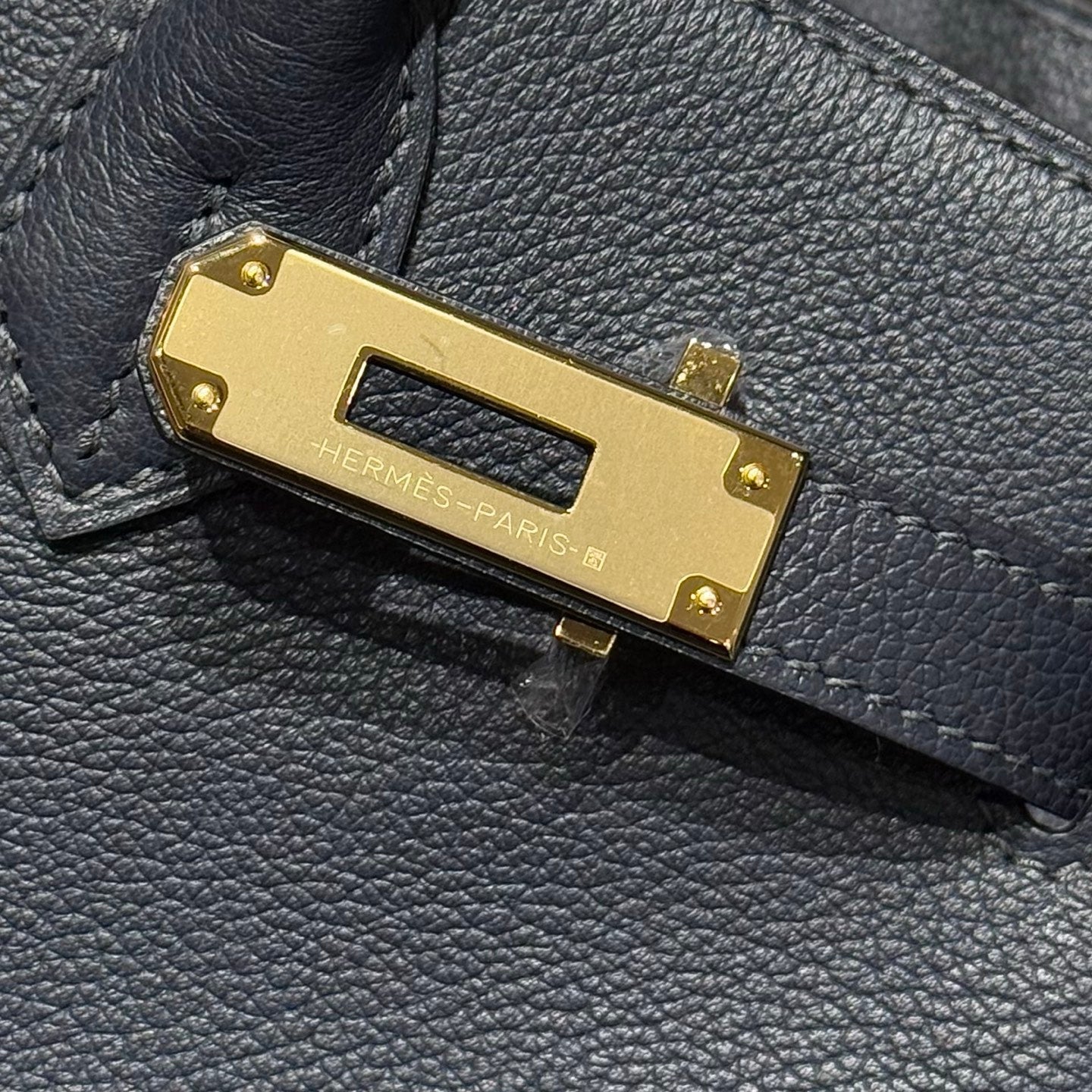 HERMES 25S SCHULTER BIRKIN 29 IN MITTERNACHTSBLAUEM KALBSLEDER GOLDENE BESCHLÄGE