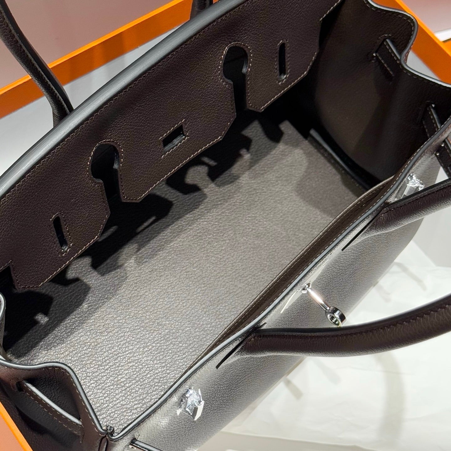 HERMES 25S SCHULTER BIRKIN 29 IN ANTHRABUTTER-KALBLEDER MIT SILBERNEN BESCHLÄGEN