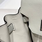 HERMES 25S SCHULTER BIRKIN 29 IN MILCHWEISSEM KALBSLEDER SILBERNE BESCHLÄGE