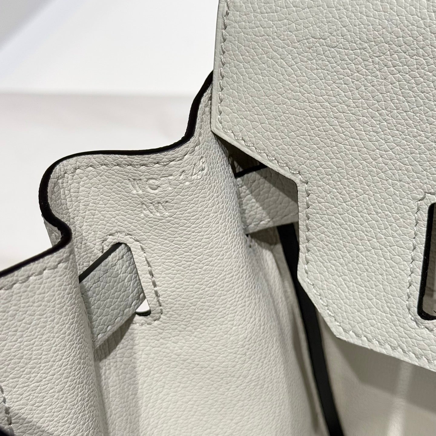 HERMES 25S SCHULTER BIRKIN 29 IN MILCHWEISSEM KALBSLEDER SILBERNE BESCHLÄGE