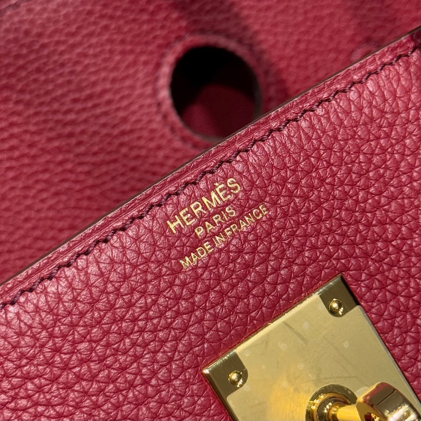 HERMES 25S SCHULTER BIRKIN 29 IN GEBRANNTEM ROTEN KALBSLEDER GOLDENE BESCHLÄGE