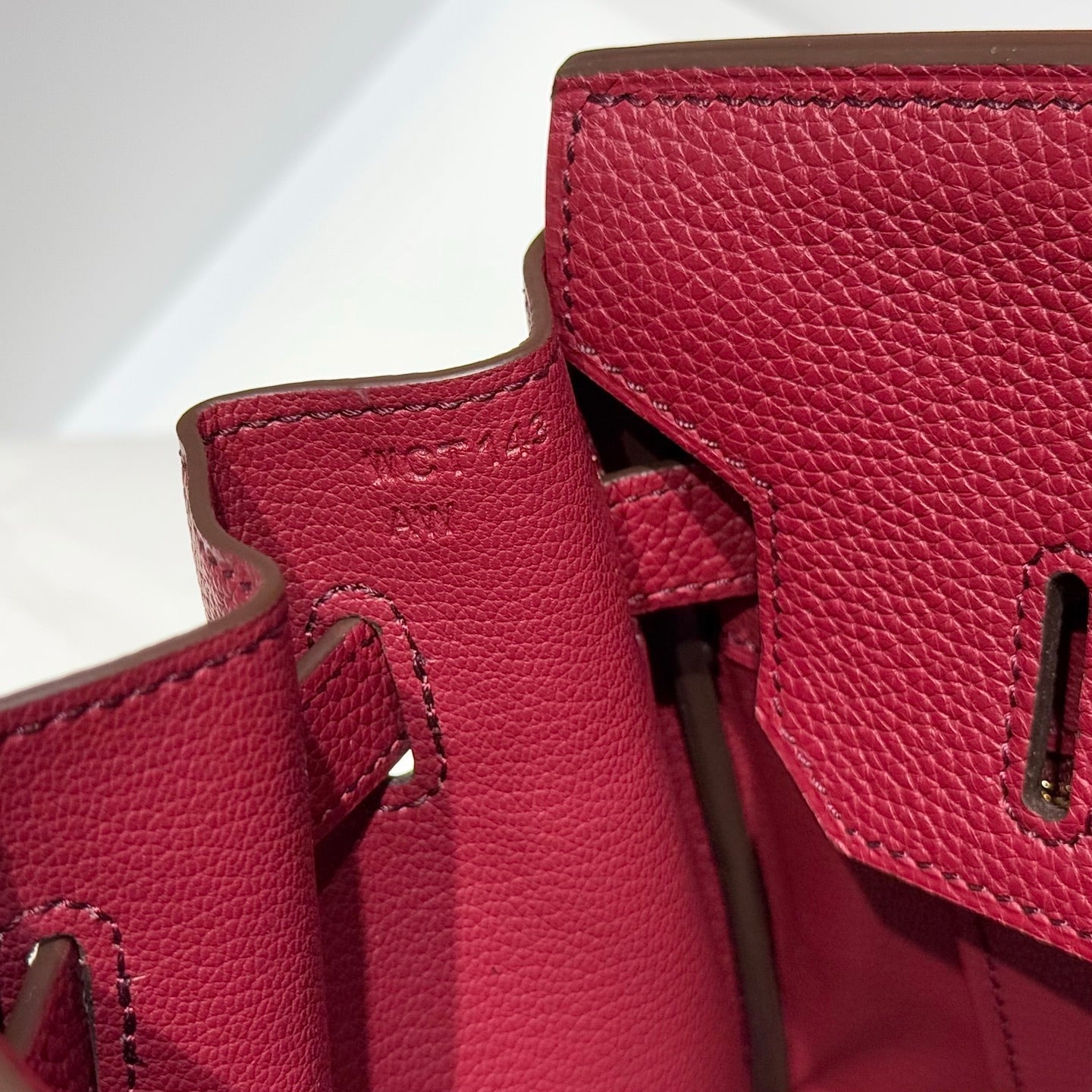 HERMES 25S SCHULTER BIRKIN 29 IN GEBRANNTEM ROTEN KALBSLEDER GOLDENE BESCHLÄGE