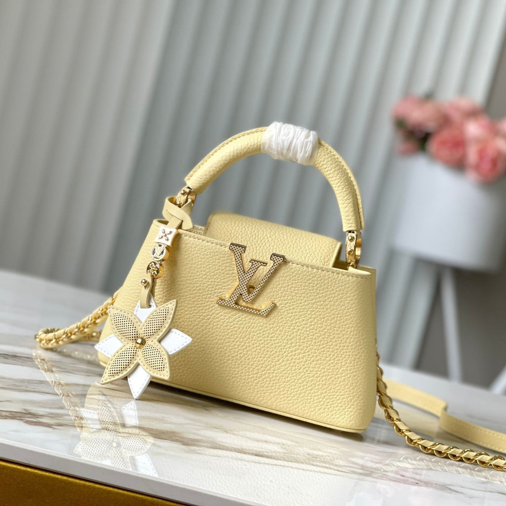 CAPUCINES EAST-WEST MINI 22 IN BANANENGELB MIT GOLDENEN HARDWARE